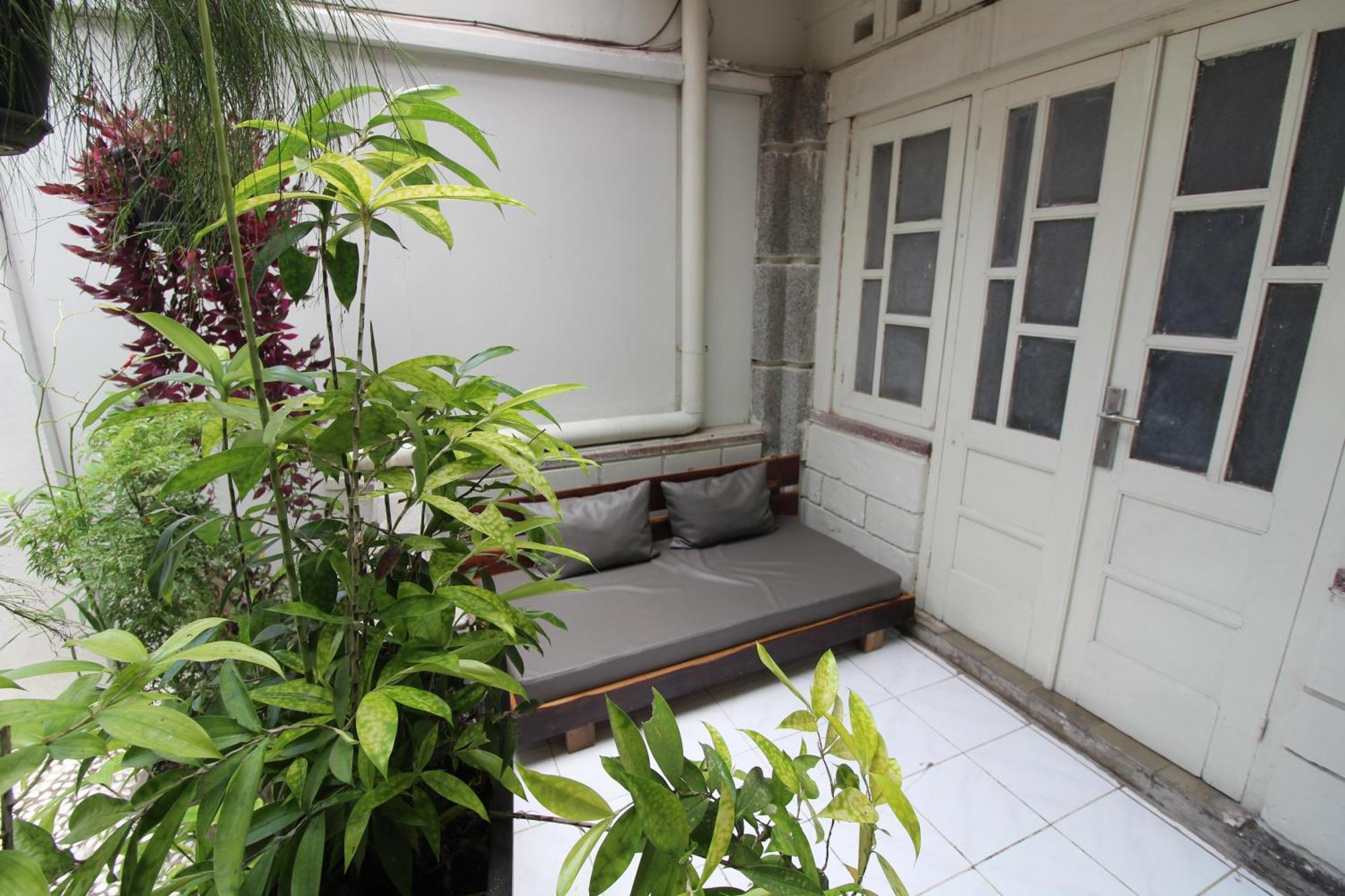 The Patio Yogya Διαμέρισμα Γιογκιακάρτα Εξωτερικό φωτογραφία
